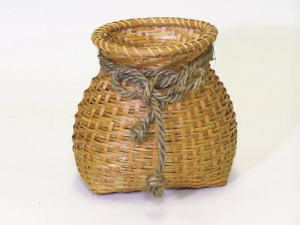 魚籠 花入 花籠 魚籠花入 籠 耳付 利休相伝之花籠写し 堀田宗達箱書 | 古美術ささき