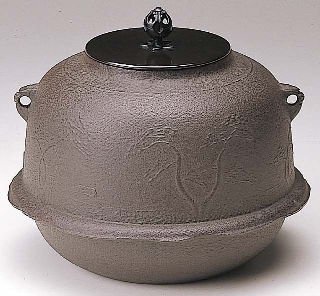 鋳鉄 茶釜 茶道具　風呂釜　炉釜　真形羽落浜松 茶道具 風炉釜 風炉用釜 真形羽付 霰地紋 佐藤清光作 釜鐶付き