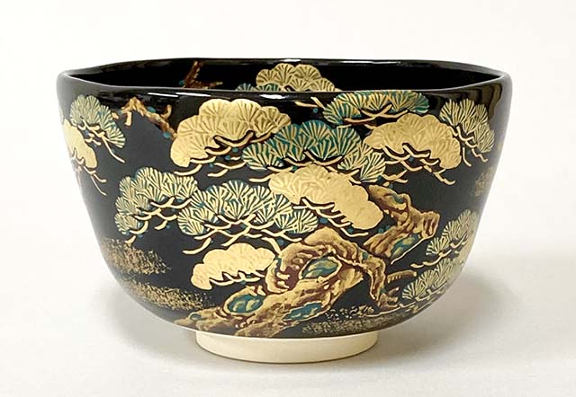 【現品限り】黒仁清写　金彩　老松図　茶碗