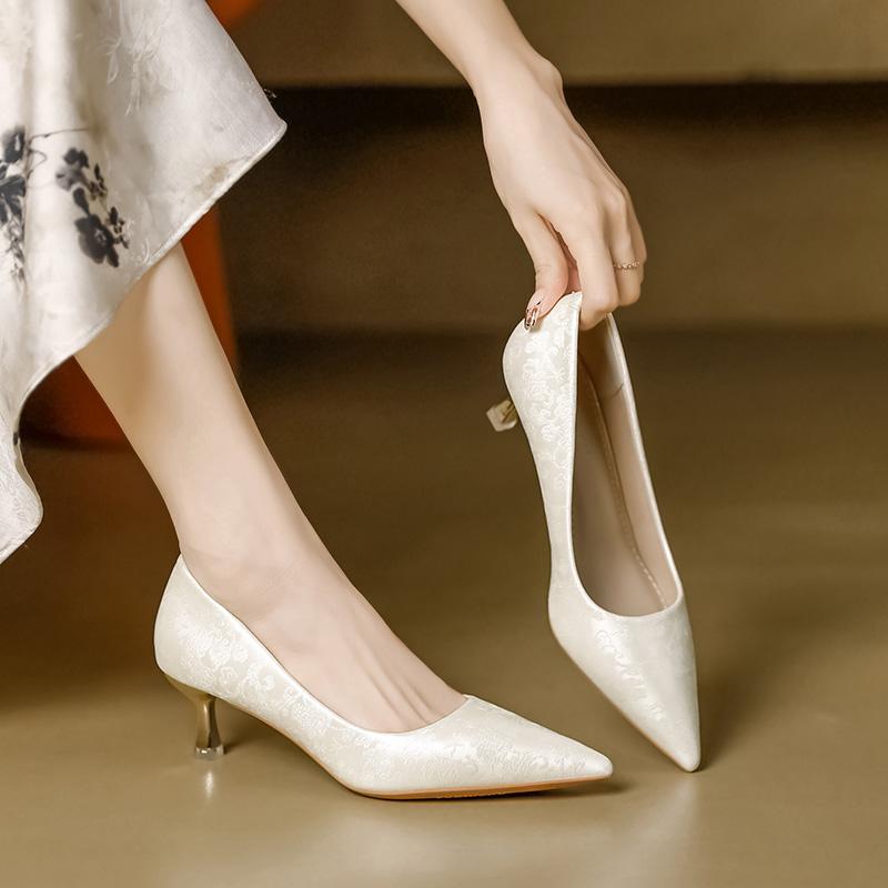 ハイヒール　シューズ　レディース レトロ 尖った つま先 5 cm ハイヒール 女性用 秋 ブライズメイド シューズ チャイナ風 チャイナ ドレス ソフト ソール 疲れにくい 靴 5,506円