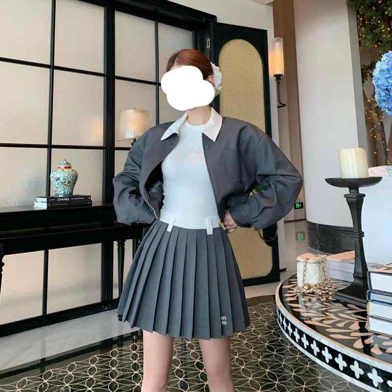 レディース プリーツスカート ミニ Aライン グレー 夏用 ウール素材 色違い ストライプ ゆったり シンプル 軽やか シルエット 日常使い