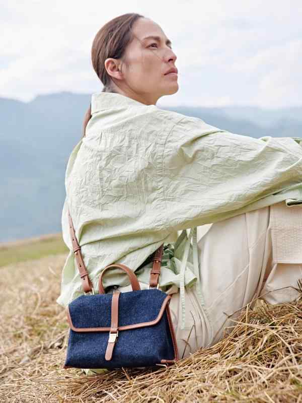 レディース ミニ ショルダーバッグ 通い用 飛脚屋御徒面子 ポストマンバッグ 商行為 鞄 肩かけ パウダーコンパクト 軽さ 心地好い 普段使い