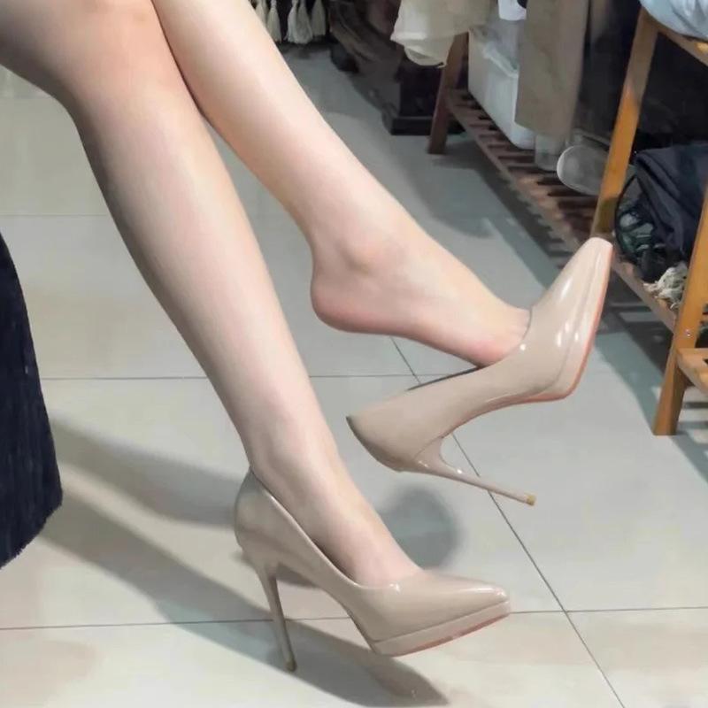 パンプス レディース 韓国 光沢レザー セクシー ポインテッドトゥ 細ヒール エレガント ハイヒール フェミニン オフィス 仕事用 通勤 普段使い 伸縮性 軽量 黒 ベージュ ピンク系