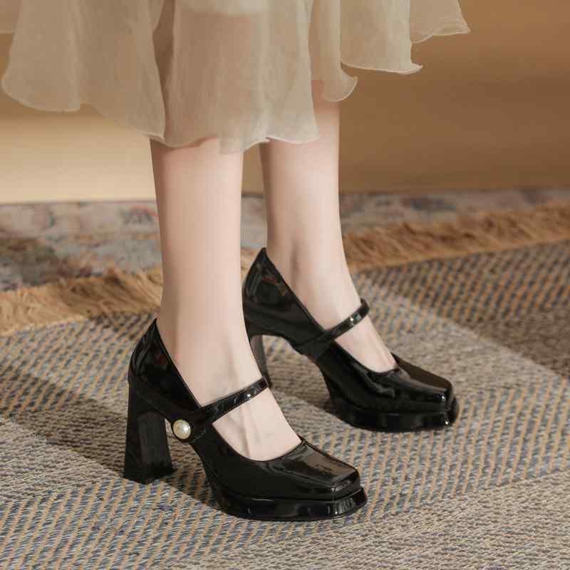 パンプス レディース スクエアトゥ パテントレザー 厚底ヒール 防水 プラットフォームソール ハイヒールシューズ 春秋 コーディネート 万能 スタイル 通勤 普段使い 合成皮革 軽量 伸縮性