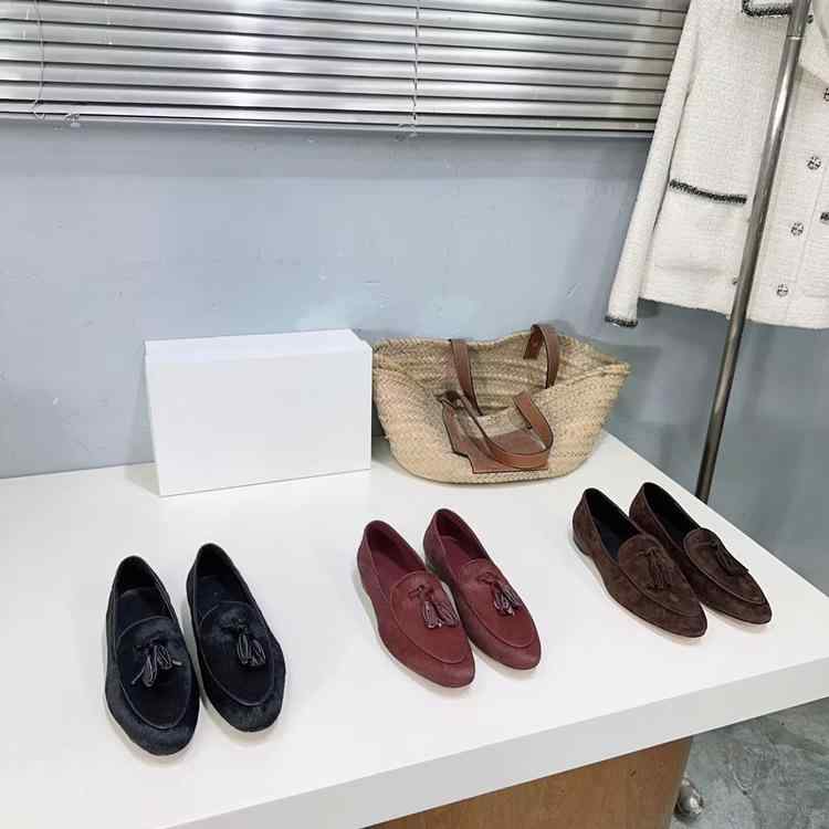 レディース 坦々たるシューズ 本革 置き目毛皮 馬毛 タッセル フリンジ スリッポン もの柔らか 好いたらしい 心地好い 普段使い走り 軽さ 伸縮性