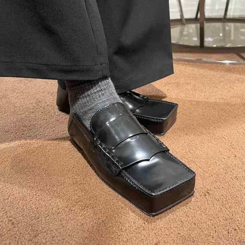 男女兼用 ローファーシューズ 大きめ大きさ フラットソール スクエアトゥ ブリティッシュ レトロ 2way スリッポン 翰林院表現スタイル 心地よい 普段使い走り 軽さ 好いたらしい ユニ一発やる 木目細かシューズ 通い相応う 日常履き
