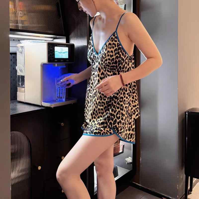 ルームウェア レディース 夏 セクシー ヒョウ柄 ストラップ キャミソール ショーツ セット 部屋着 軽量 通気性 吸湿速乾 快適 リラックス カジュアル スタイル