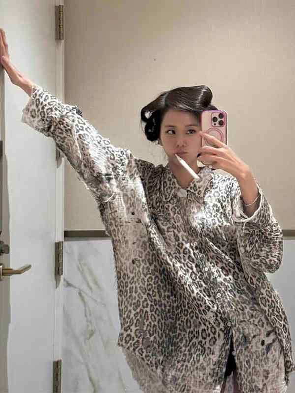 レディース ブラウス オーバーサイズ クラシック シルエット しわ加工 シフォン メタリック 光沢 春夏 軽量 透け感 カジュアル トップス 普段使い 伸縮性