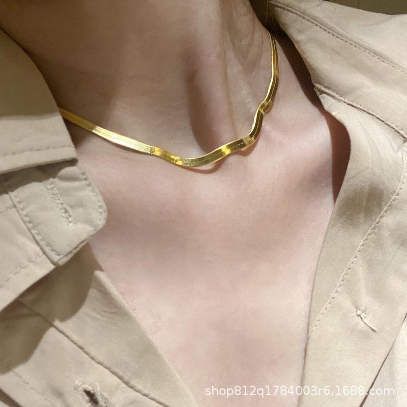 ネックレス シルバー ゴールドメッキ 蛇骨チェーン 重ね付け 鎖骨用 高級感 おしゃれ ファッション アクセサリー 軽量 デイリー 普段使い|みやショップ店