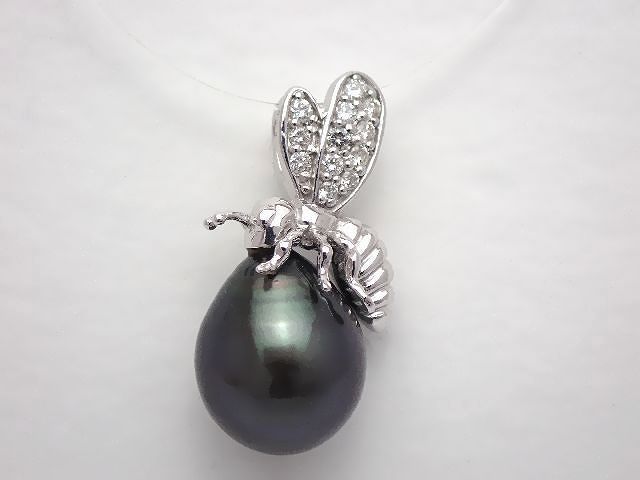 K18WG　ブラックパールペンダント／蜂モチーフ／ホワイトゴールド／黒蝶真珠φ13.0／ダイヤモンド0.23ct／6.5g 【質屋出店】【送料無料】【黒蝶珍珠】