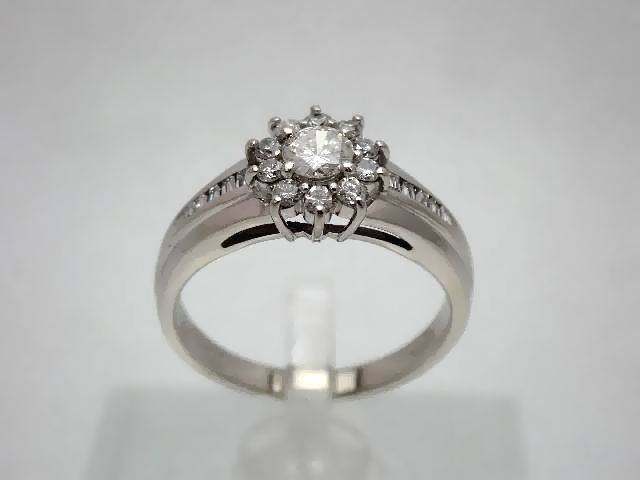 【新品仕上げ済】Pt900　ダイヤモンドリング／花モチーフ／ダイヤモンド0.30ct・0.22ct／プラチナ／#12／5.1g【質屋出店】【送料無料】【中古】｜みよし質屋