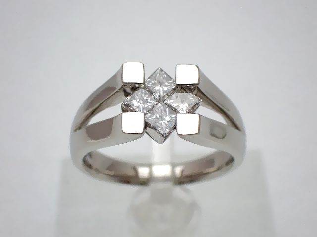 【新品仕上げ済】Pt900　ダイヤモンドリング／プラチナ／ダイヤモンド0.75ct／ミステリーセッティング／プリンセスカット／#15.5／11.4g【質屋出店】【送料無料】【中古】｜みよし質屋