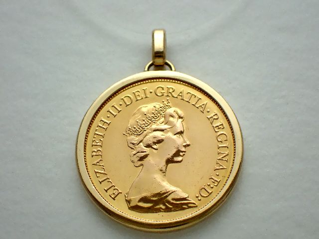 K18枠K22コインペンダント／1981 ソブリン金貨／竜、馬　8.9g Sovereign coin (British coin) 【質屋出店】【送料無料】【中古】