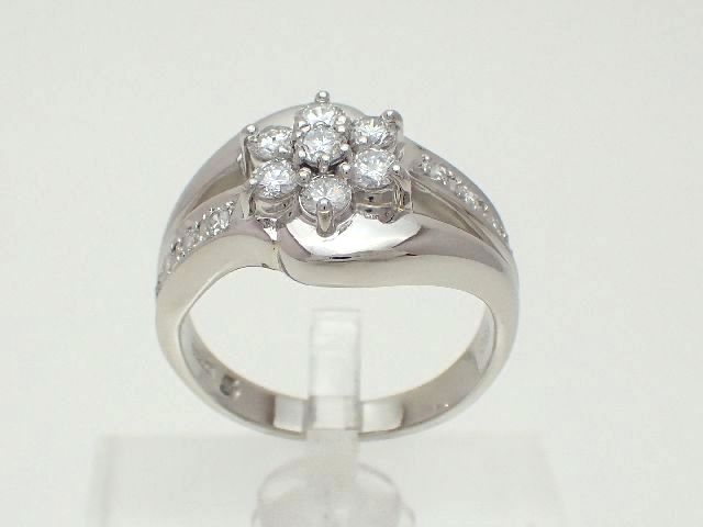 【新品仕上げ済】Pt900　ダイヤモンドリング／ダイヤモンド0.65ct／花モチーフ／#12　／8.1g【質屋出店】【送料無料】【中古】｜みよし質屋