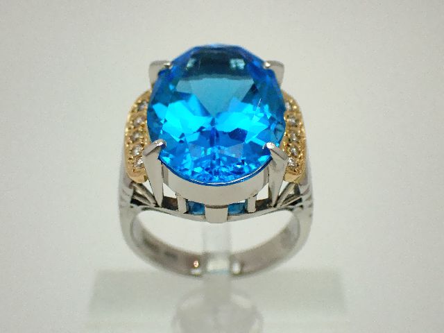 【新品仕上げ済】Pt900／K18　トパーズリング／ブルートパーズ13.32ct／ダイヤモンド0.105ct／プラチナ／イエローゴールド／#11／12.2g 【質屋出店】【送料無料】【中古】