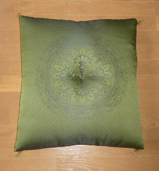 ふくれ座蒲団 八端判 59ｘ63ｃｍ 丸紋柄 緑であること、赤銅色 仏前座蒲団 仏壇座蒲団