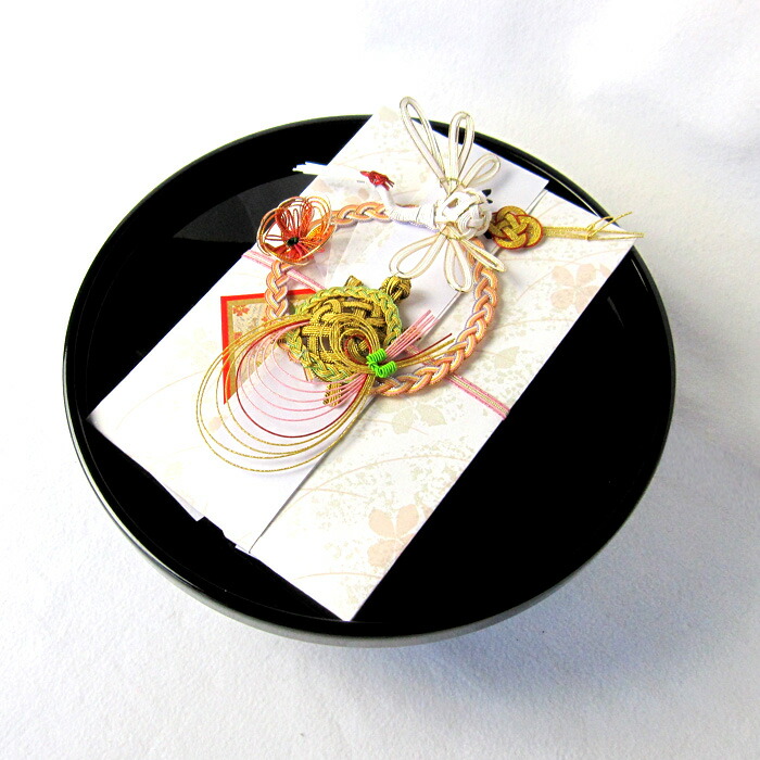 無料発送 本日ポイント4倍 結納金 祝儀袋大型100万まで入ります 顔あわせお食事会に 残り1組を特別価格でご提供 黒塗丸盆付き 丸盆を付けてより丁寧に 顔合わせ 食事会 御祝儀 結婚式 お祝い 結婚祝い ご結納 新築祝い 開業開店祝い 各種お祝い事に使用できます