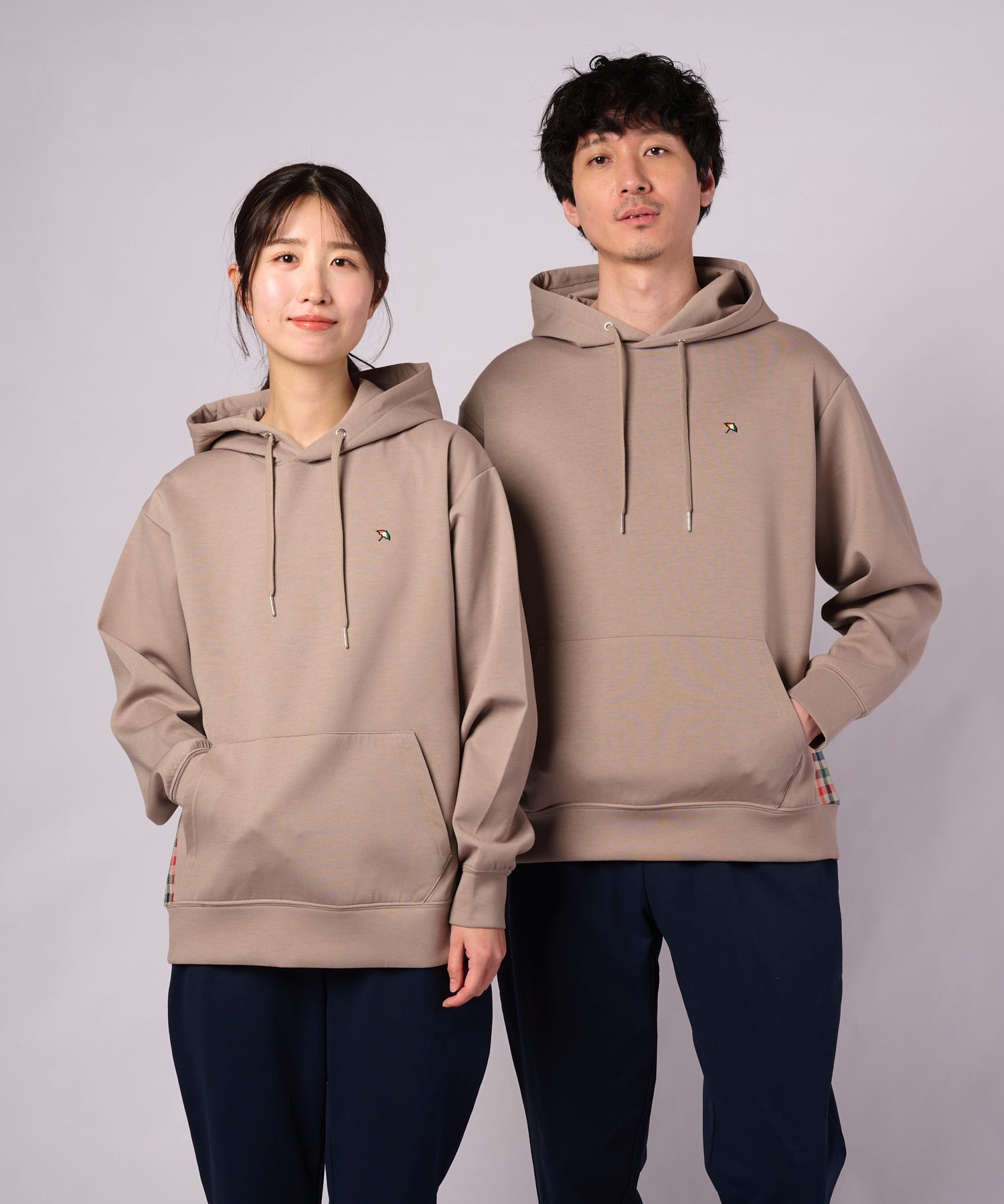 【公式】 送料無料 アーノルドパーマー シェア クッションダンボール フーディ 男女兼用 レディース メンズ アイボリー グレー ブラック グレイッシュベージュ シンプル カジュアル 春 夏 ママ パパ 仕事 通勤 通学 公園 デイリー チェック柄 ややゆとりあり パーカー 26ss
