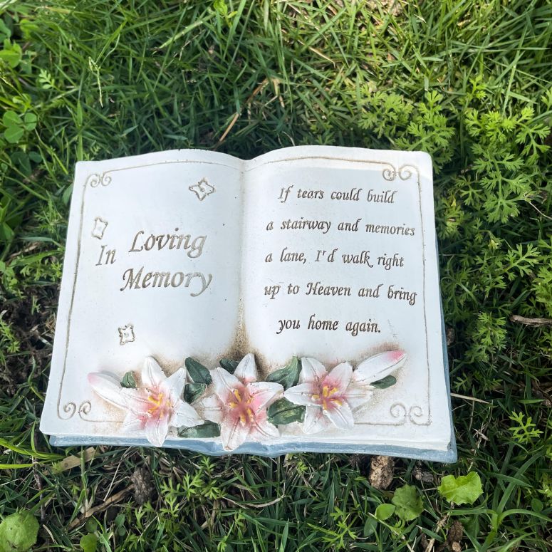 敷石 飛び石 庭園 洋風 庭 Nattol Resin Memorial Book, Book-Shaped Garden Stone, Outdoor Decor, in Loving Memory Keepsake, Sympathy Gift for Loss of a Loved One 【並行輸入品】｜MJ-MARKET