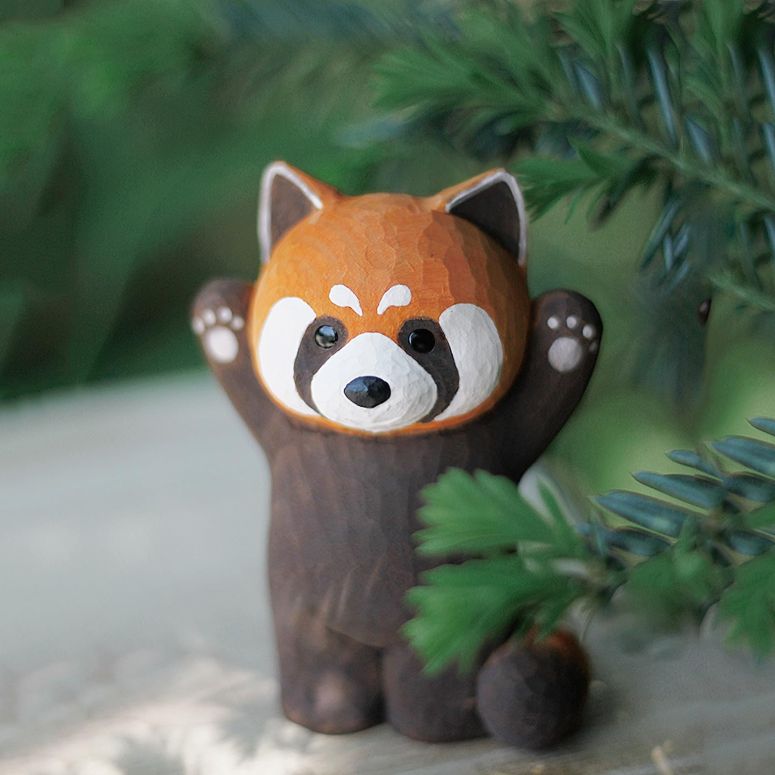 装飾 置物 雑貨 海外 TALKLEK Cute Handmade Wood Carved Red Panda Figurine Red Panda Statues for Home Office Decor (L: 1.57\