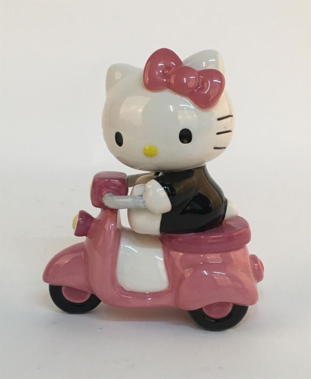 かざり付ける 飾りつけ 雑貨 外国で Blue Sky Clayworks Hello Kitty Scooter Figurine, Ceramic, 4.5\" L x 2.5\"" W x 5\"" H, Rosy City Zip 【並行輸入品】"