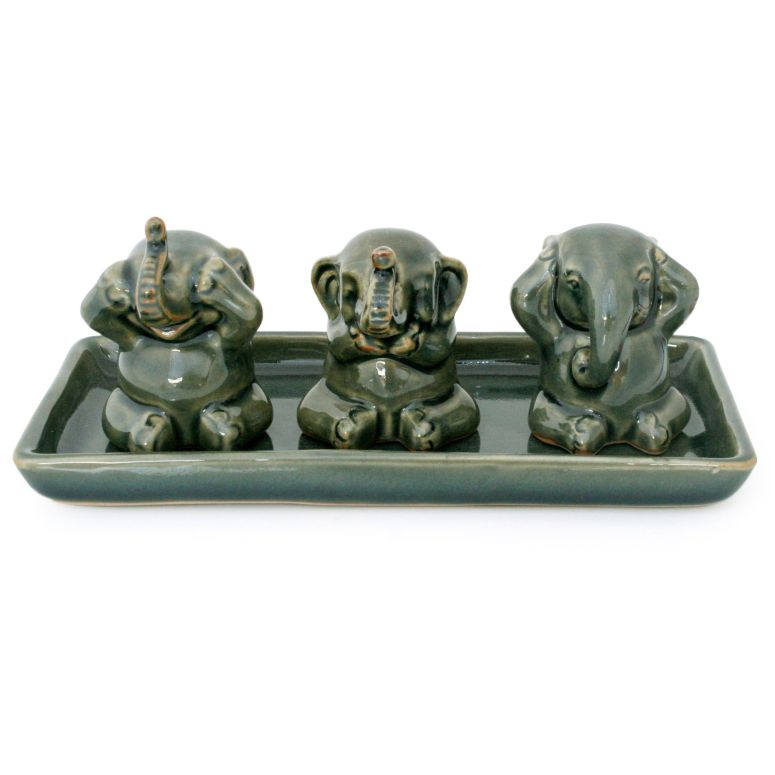 装飾 置物 雑貨 海外 NOVICA Artisan Handmade Celadon Ceramic Figurines Unique Set of 3 Green Thailand Sculpture Animal Themed Good Luck Elephant [Elephants 3 2.6in H x 2in W x 2.2in D Tray 0.8in H x 7.75in W x 3.5in D] 【並行輸入品】