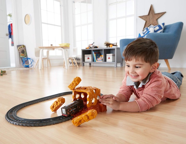 thomas and friends tunnel blast set