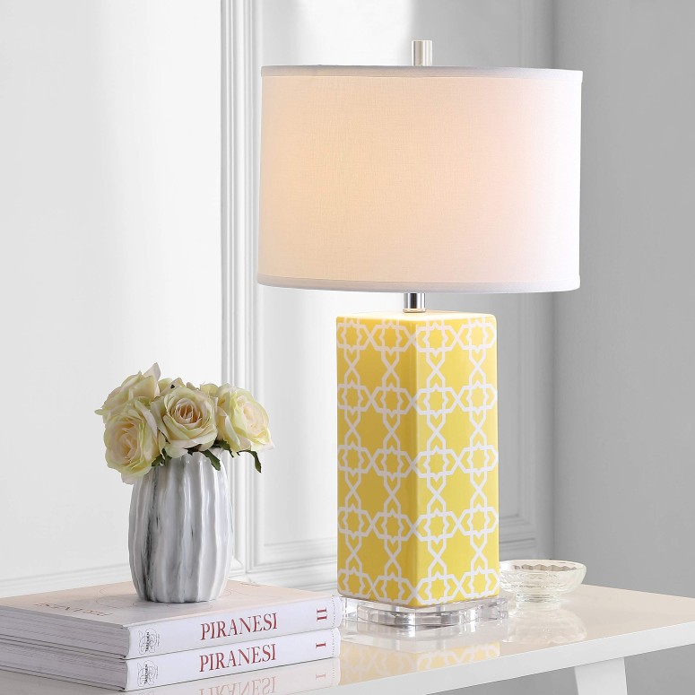 サファヴィヤ safavieh 時刻表照明ランプ サファビヤ サファヴィア Safavieh Lighting Collection Quatrefoil Yellow 27-inch Table Lamp (Set of 2) 【並行輸入品】