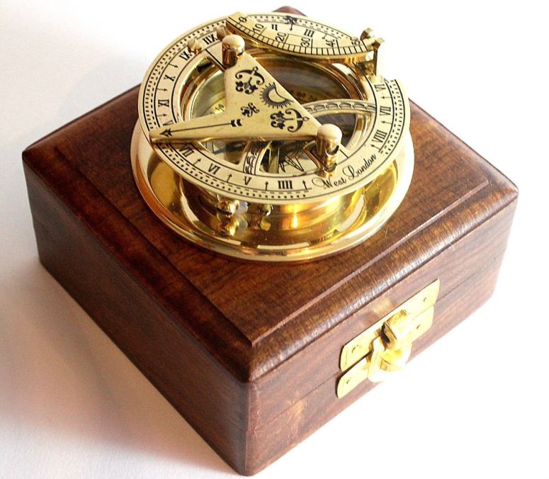 金管楽器製 日晷儀 羅針儀 真ちゅう サンダイアル Brass Sundial Compass -Solid Brass Pocket Sundial - West London with Wooden Box 【並行輸入品】