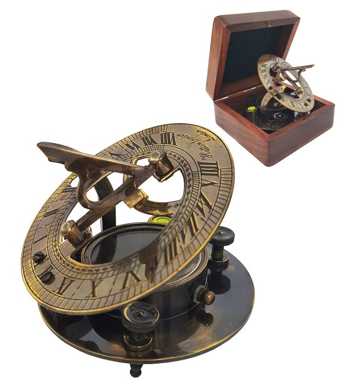 金管楽器製 日晷儀 羅針儀 真ちゅう サンダイアル Brass Compass - Antique Brass Sundial Compass Marine Boat Gift Pocket Sun Dial インチ Box Nautical Marine Gift Sun Clock Pirate Ship Replica Watch 【並行輸入品】