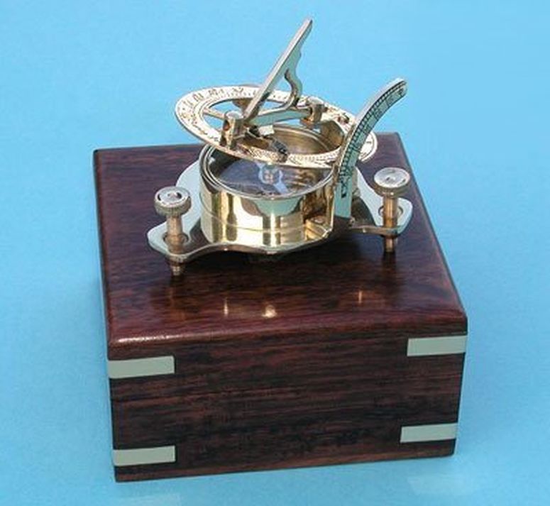 金管楽器製 日晷儀 羅針儀 真ちゅう サンダイアル Small Brass Sundial/Magnetic Nautical Compass w/ Hardwood Case 【並行輸入品】