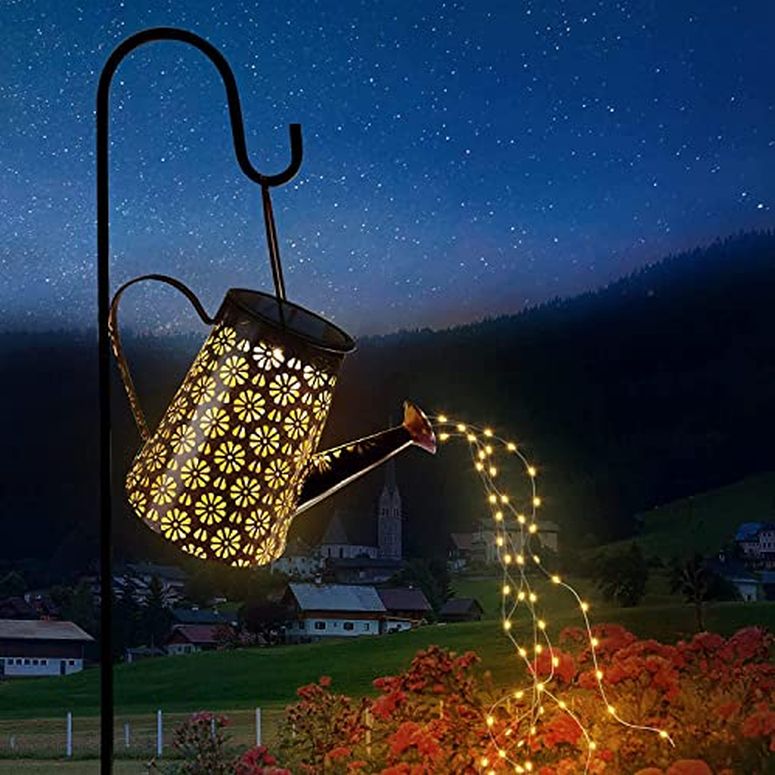 じょうろ ガーデンライトLEDソーラーライト ソーラーパワー Imoli Outdoor Solar Watering Can with Lights Garden Decor Large Solar Powered Lanterns Hanging Waterproof LED Decorative Retro Metal Kettle String Lights for Table Yard Pathw 【並行輸入品】