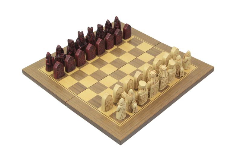 チェスセット Veronese Design Isle of Lewis Chess Set Hand Painted Resin Figurine Collectible Statue (with Board) 【並行輸入品】｜MJ-MARKET 43,355円