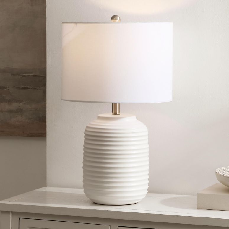サファヴィヤ safavieh テーブルランプ サファビヤ サファヴィア SAFAVIEH Lighting Collection Elio White Ceramic 24-inch Table Lamp (LED Bulb Included) 【並行輸入品】