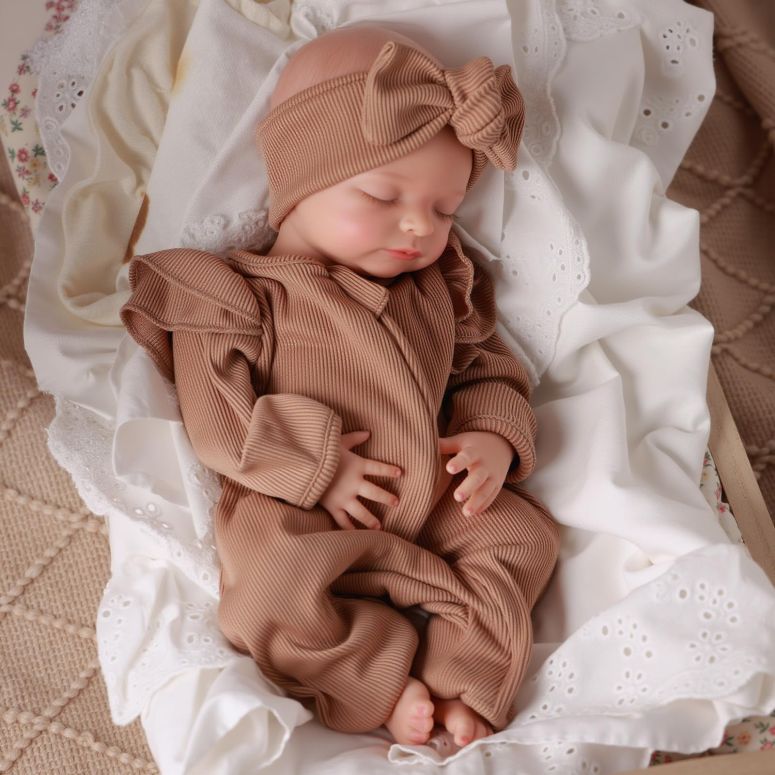 臨床教育 リアル ベビードール 新生児人形 BABESIDE Silicone Reborn Baby Dolls Larry - 16 Inch Realistic Newborn Preemie Baby Doll Girl Silcone Full Body Lifelike Baby Girl Gift with Accessories Kids 3+ & Collectors 【並行輸入品】