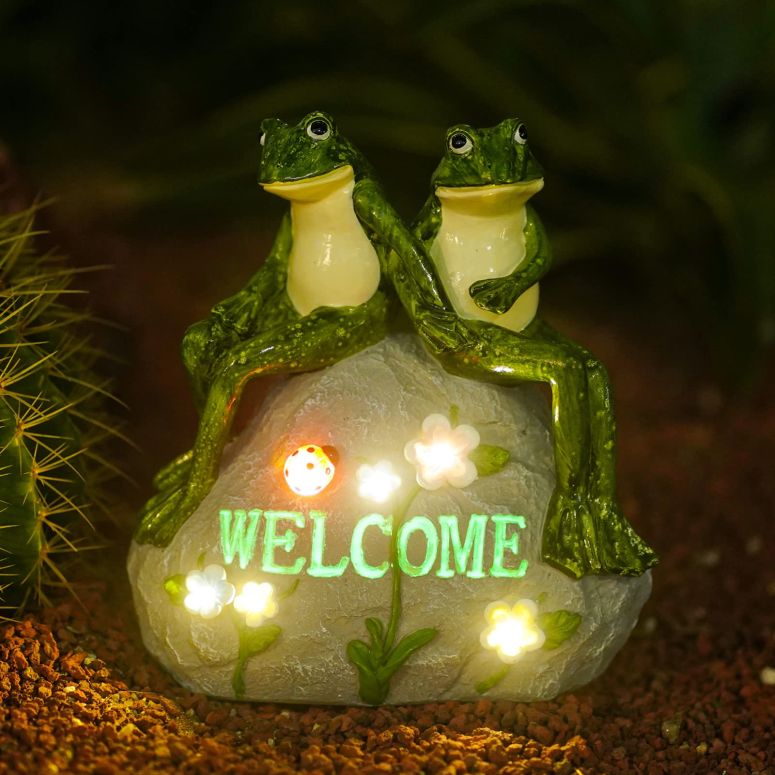 園地ともし火LEDソーラーともし火 ソーラー力強さ Nacome Solar Garden Outdoor Statues Frog with Succulent and 7 LED Lights - Lawn Decor for Patio, Balcony, Yard Ornament - Unique Housewarming Gifts 【並行輸入品】
