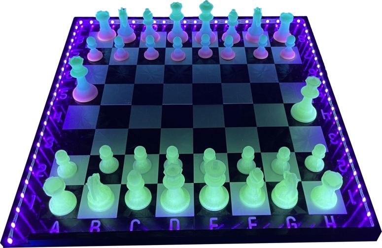 チェスセット Dam Merch's LED Illuminated Glow in The Dark Chess Set - Made in USA (Standard, Rainbow + Green) 【並行輸入品】