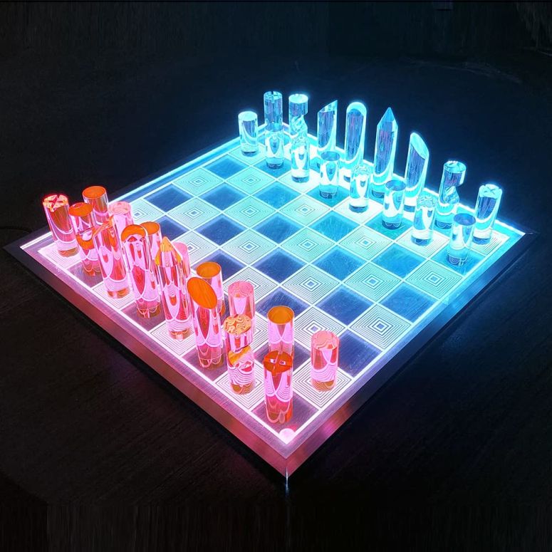 チェスセット OnDisplay 3D Luxe Acrylic Fire & Ice LED Light Glowing Chess Set - Luxury Laser Cut Chessboard Executive Board Game (Clear/Neon Red) 【並行輸入品】|MJ-MARKET