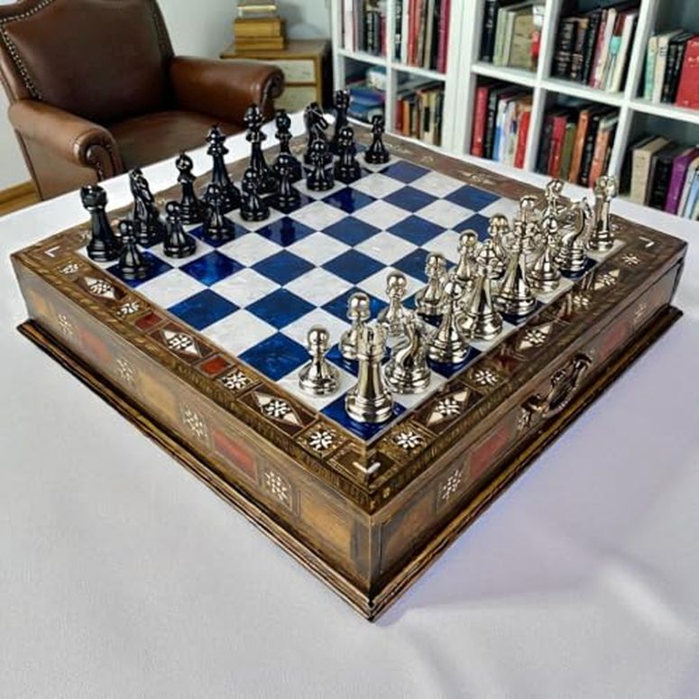 チェス仕かける Artisan Chess Set ? Luxury Inlaid Solid Wood Board with Storage and Metal Playing Pieces | Unique Gift for Men, Father’s Birthday, Anniversary 【並行輸入品】 ファミリートイ・ゲーム-おもちゃ