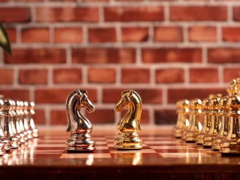 チェスセット Metal Chess Set for Adult Staunton Chess Figures Handmade Brass Chess Pieces and Solid Inlaid Wooden Chess Board Decorative Gift Idea for Dad, Husband, Anyone for Birthday, Anniversary (Medium) 【並行輸入品】