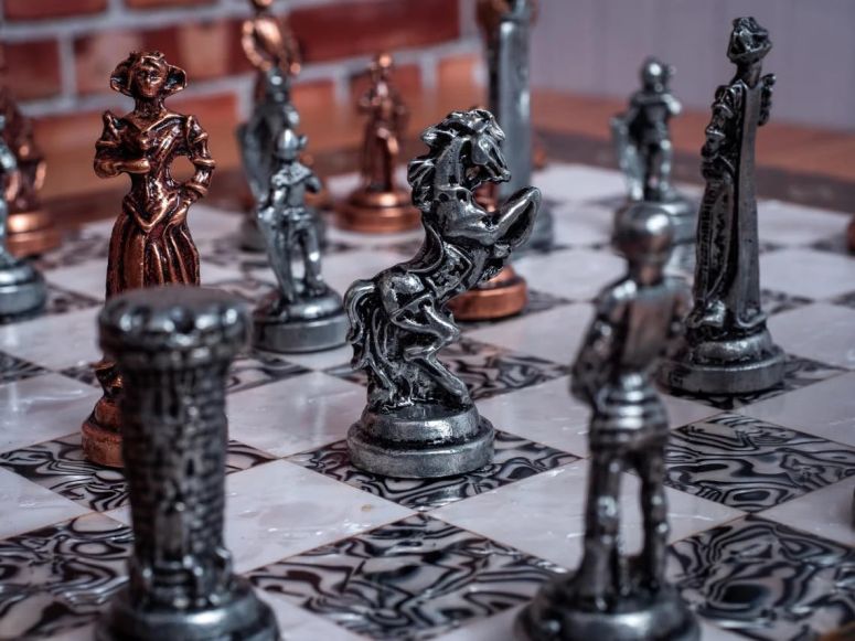 チェスセット Chess Set Historcal Crusaders Chessmen Hand Crafted Chess Pieces Solid Inlaid Wooden Chess Board Decorative Gift Idea for Dad, Husband, Son and Anyone for Birthday, Anniversary 【並行輸入品】