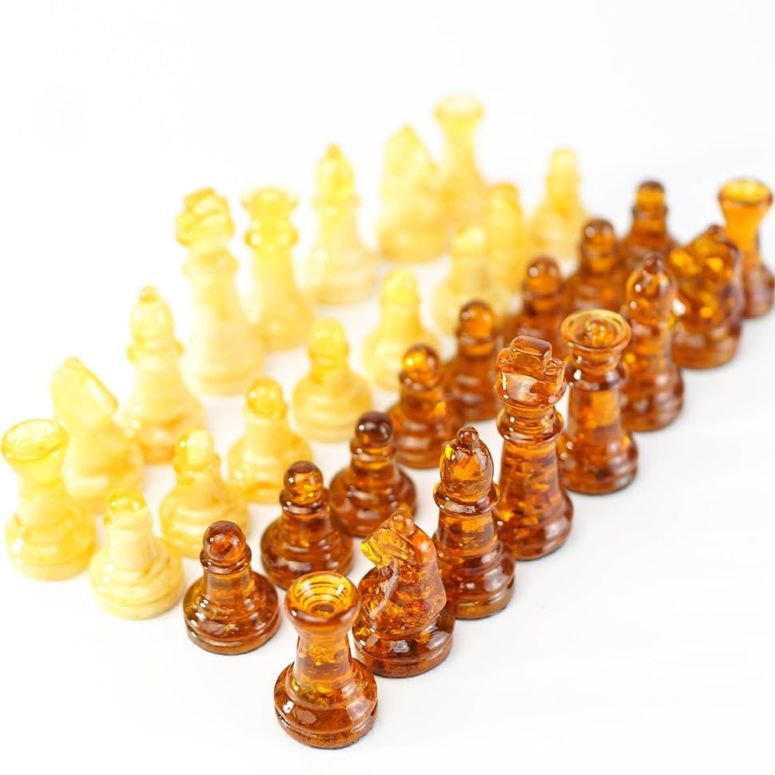 チェスセット KIZIMA Amber Handmade Chess Set | Natural Baltic Amber Organic Chess Pieces | Luxury Gift for Chess Enthusiasts & Collectors 【並行輸入品】