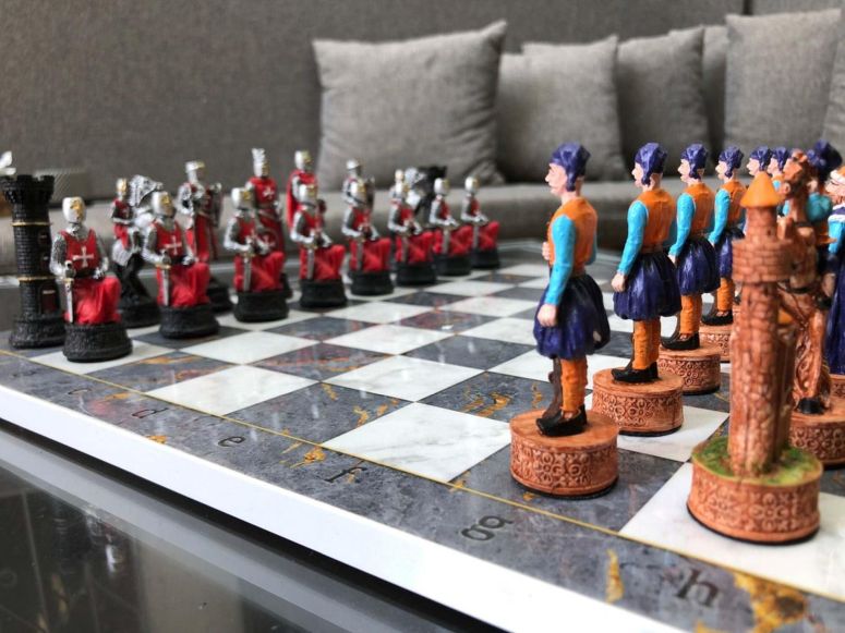 チェス仕かける Luxury Historcal Chess Set Medieval Crusaders Hand Painted Chess Pieces Wooden Chess Board, Xmas Gifts for Dad, Husband, and for Birthdays, Anniversaries 【並行輸入品】 おもちゃ-ファミリートイ・ゲーム