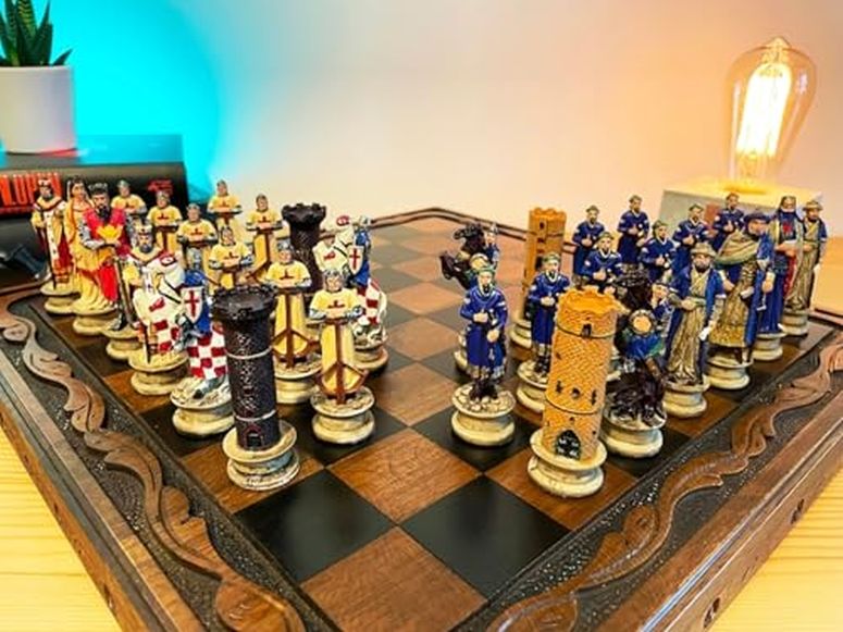 チェスセット Luxury Vintage Chess Set Historical Crusaders Chessmen Hand Painted Chess Pieces Walnut Solid Wooden Chess Board Gift for Dad, Husband 【並行輸入品】