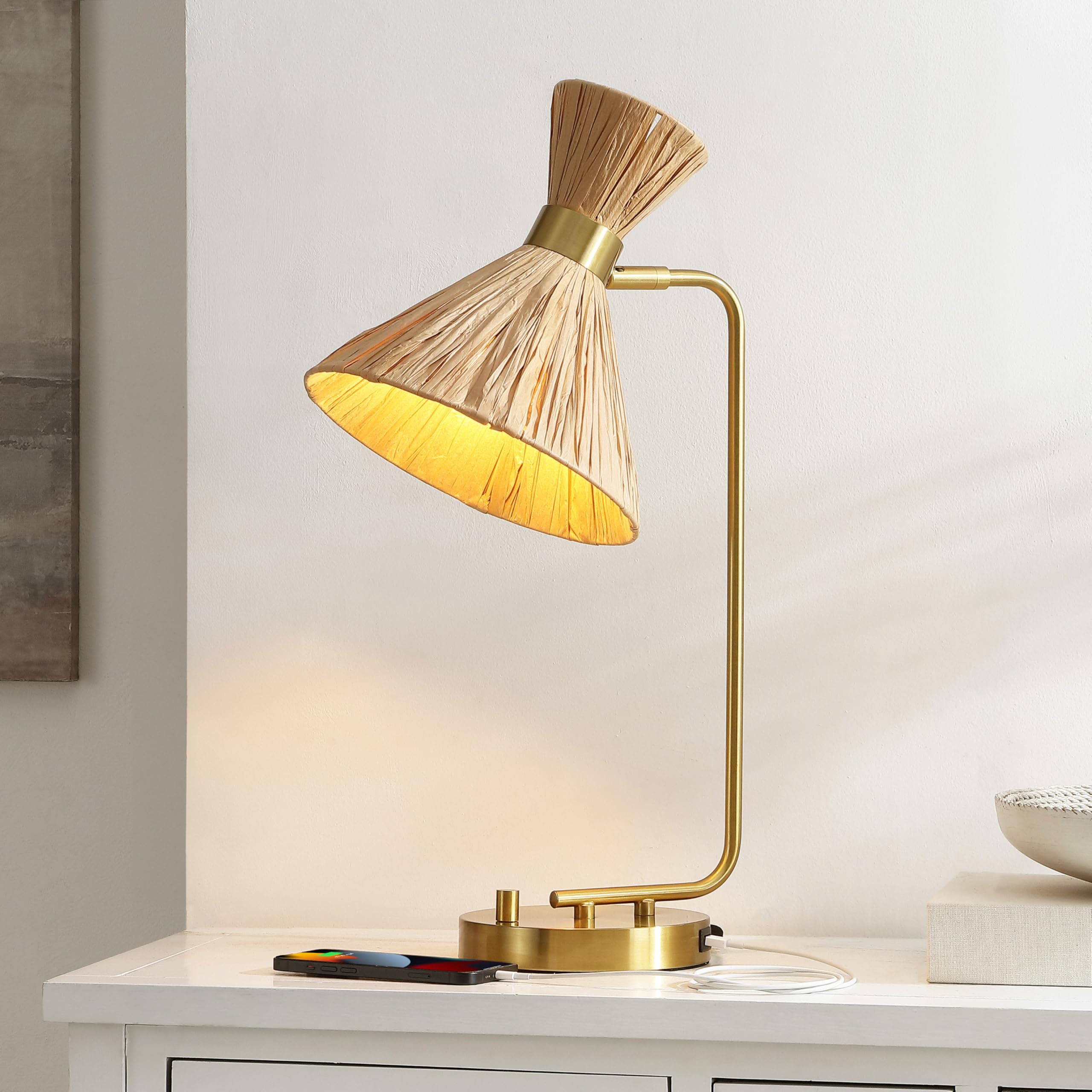 サファヴィヤ safavieh テーブルランプ サファビヤ サファヴィア SAFAVIEH Lighting Collection Sohma Light Brown/Brass Gold 23-inch Table Lamp with USB Charging Port (LED Bulb Included) 【並行輸入品】