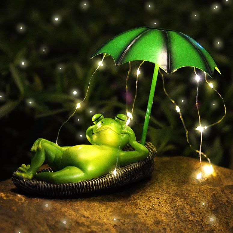 庭園点火装置LEDソーラー点火装置 ソーラー力強さ MoonWinks Solar Frog Garden Decor, Garden Statue Light Frogs Umbrella Solar-Powered Figurines LED Lights for Patio, Lawn, Balcony, Outdoor Decoration 【並行輸入品】
