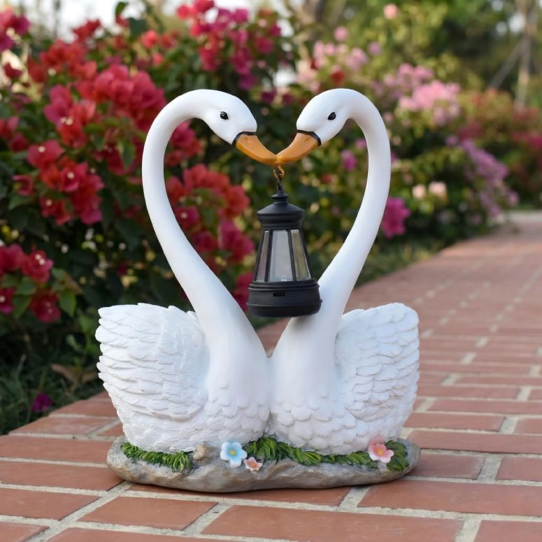 庭園点火装置LEDソーラー点火装置 ソーラー力強さ Whaislex Solar Swan Garden Statue with Hanging Lantern Light, Romantic Swan Couple Outdoor Solar Lights Resin Waterproof Yard Lawn Patio Decor, Garden Sculpture Birthday Gift for Women 【並行輸入品】