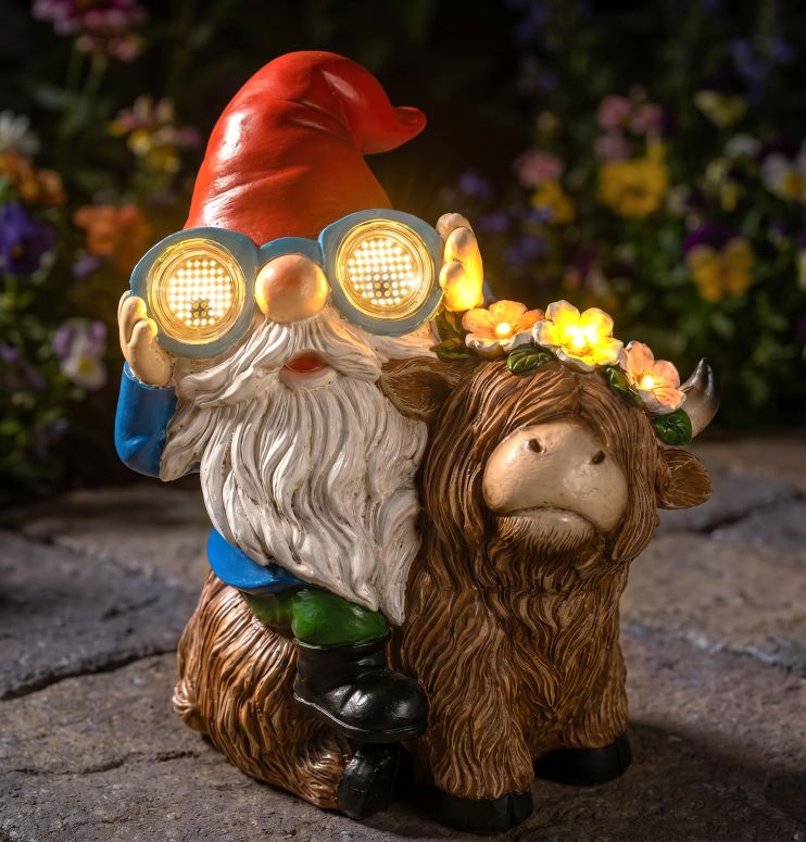 庭園点火装置LEDソーラー点火装置 ソーラー力強さ C\u0026Y\u0026G\u0026X Solar Garden Gnome Decor, Funny Gnome Riding Highland Cow Statue with Animated Blinking LED Eyes, Waterproof Resin Yard Art Outdoor Lawn Ornament Gift for Housewarming Patio 【並行輸入品】