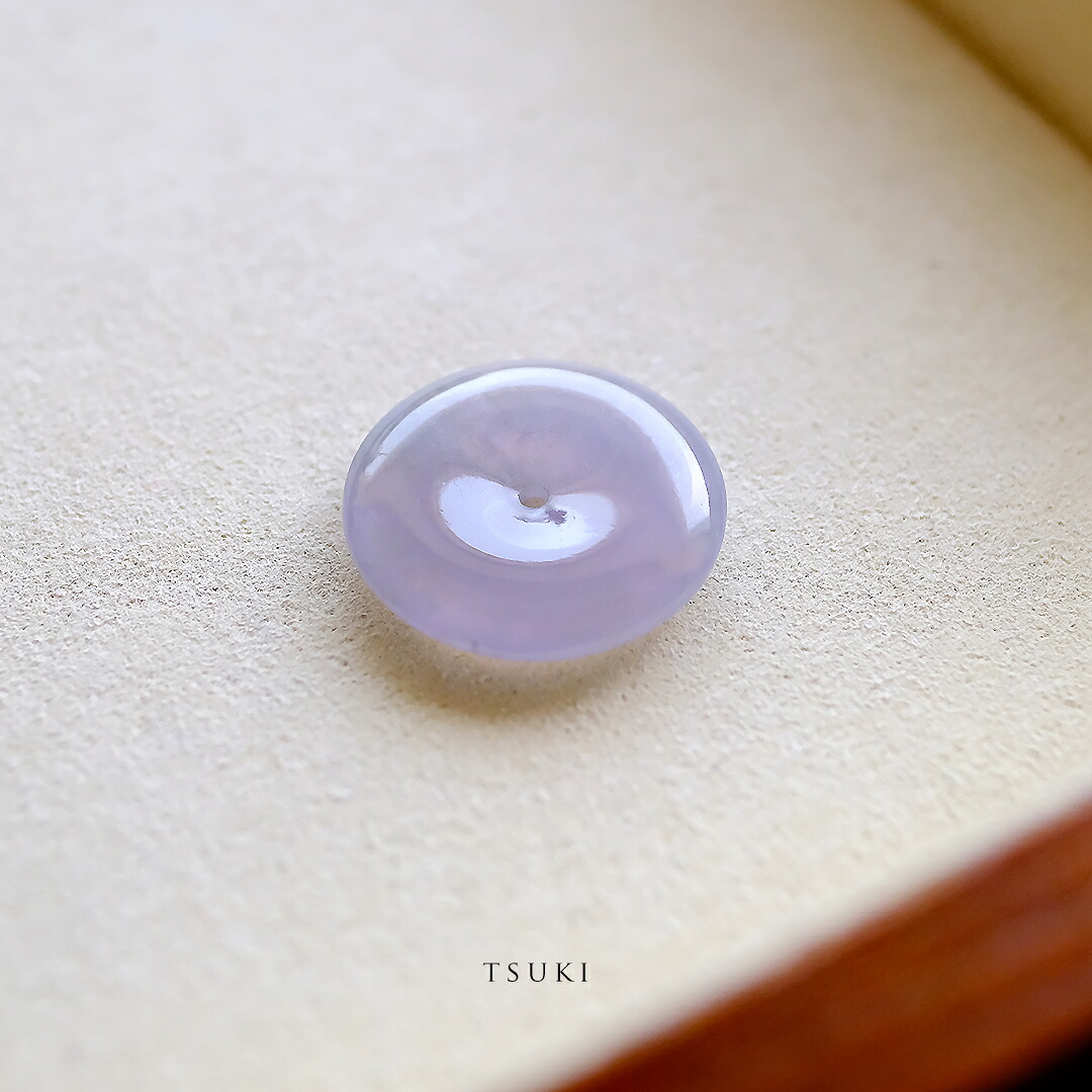 翡翠(ヒスイ) 玉璧 ペンダントトップ 『TSUKI』アイシーラベンダー翡翠 ミャンマー産 一点物 天然ひすい 高品質 無着色 ナチュラル 硬玉 ジェダイト 国石 お守り ギフト プレゼント 5月誕生石 誕生日 記念日 ネックレス【送料無料】【鑑別書作成無料】｜翡翠専門店ジョイテック