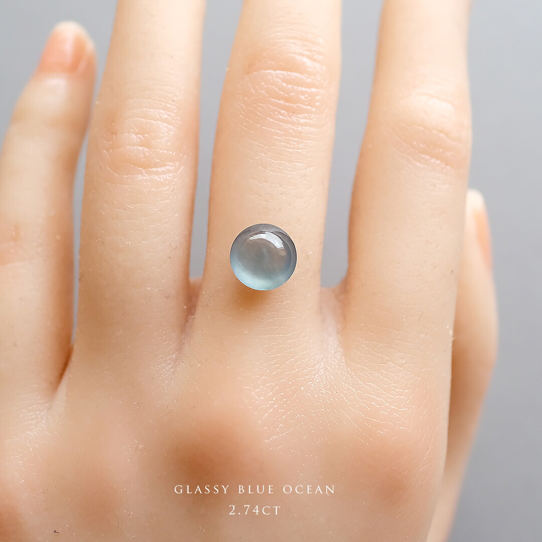 翡翠（ヒスイ）ルース『GLASSY BLUE OCEAN』（2.74ct / アイシーブルー翡翠）グアテマラブルー翡翠 希少 一点物 高品質 グアテマラ産天然ひすい ジェダイト 硬玉 無着色 5月誕生石 国石 ギフト プレゼント セミオーダー フルオーダー ラウンド 【送料無料】【鑑別書無料】｜翡翠専門店ジョイテック